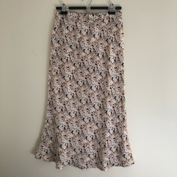 Floral Print Midi Skirt - Elasticized Waist - Picture 5 of 6